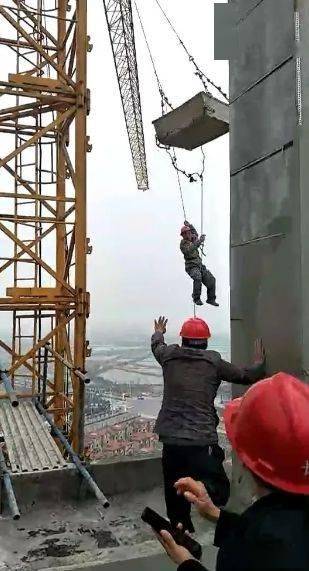 塔吊信號工指揮失誤類事故匯總合集 今天,我們說下信號工